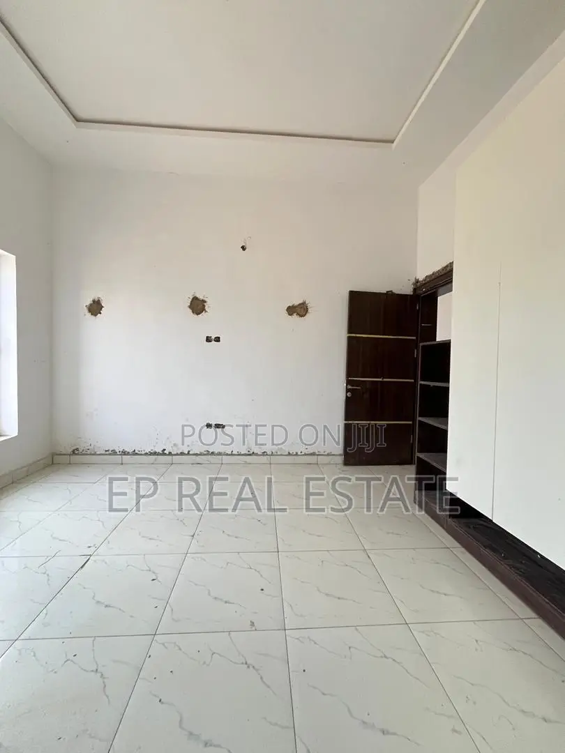 4bdrm Duplex in Apo Resettlement for sale in Apo Resettlement