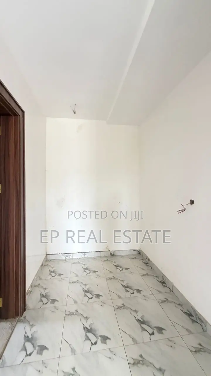 5bdrm Duplex in Apo Resettlement for sale in Apo Resettlement