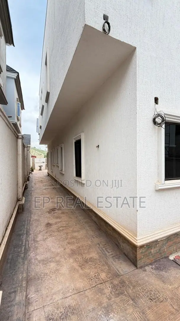 5bdrm Duplex in Apo Resettlement for sale in Apo Resettlement