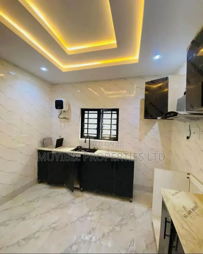4bdrm Duplex in Kolapo Ishola Gra, Akobo for rent in Akobo