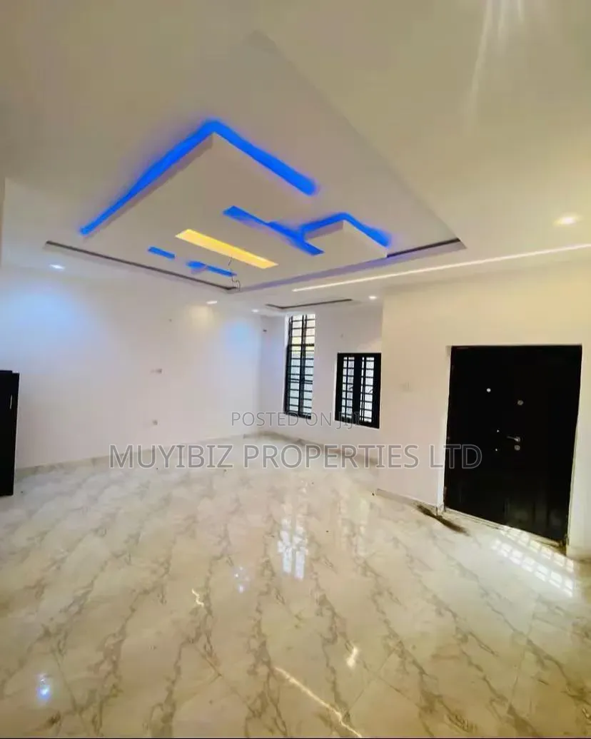 4bdrm Duplex in Kolapo Ishola Gra, Akobo for rent in Akobo