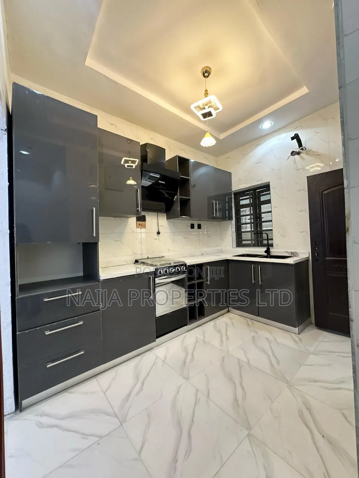 2bdrm Townhouse / Terrace in Lekki Scheme 2, Ajiwe for rent in Ajiwe