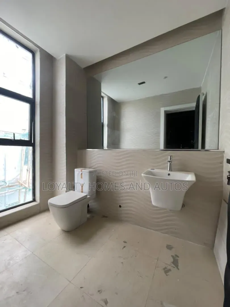 5bdrm Duplex in Osapa london for sale in Osapa london