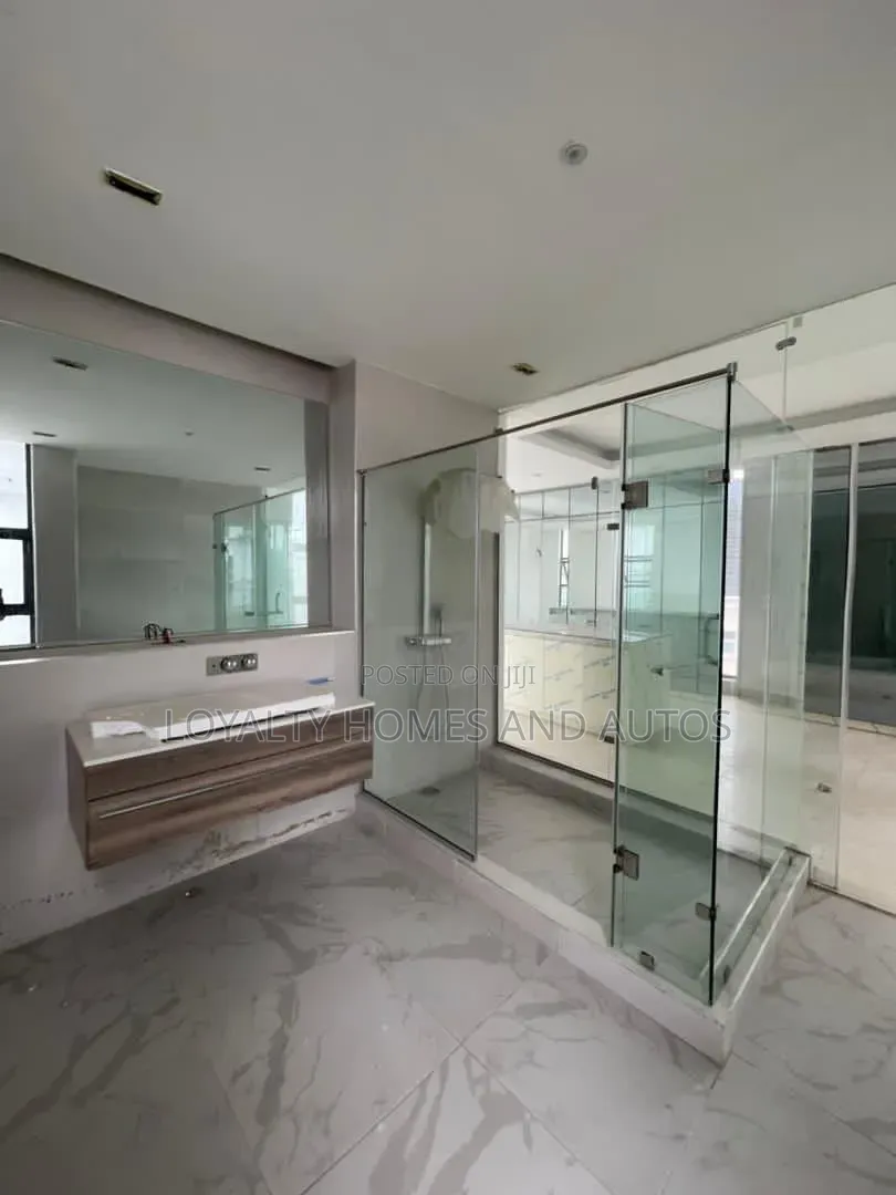 5bdrm Duplex in Osapa london for sale in Osapa london