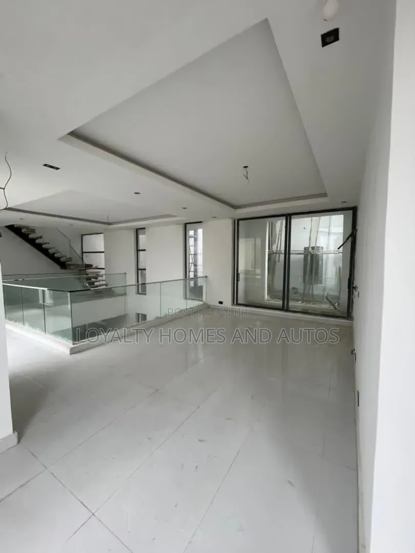 5bdrm Duplex in Osapa london for sale in Osapa london