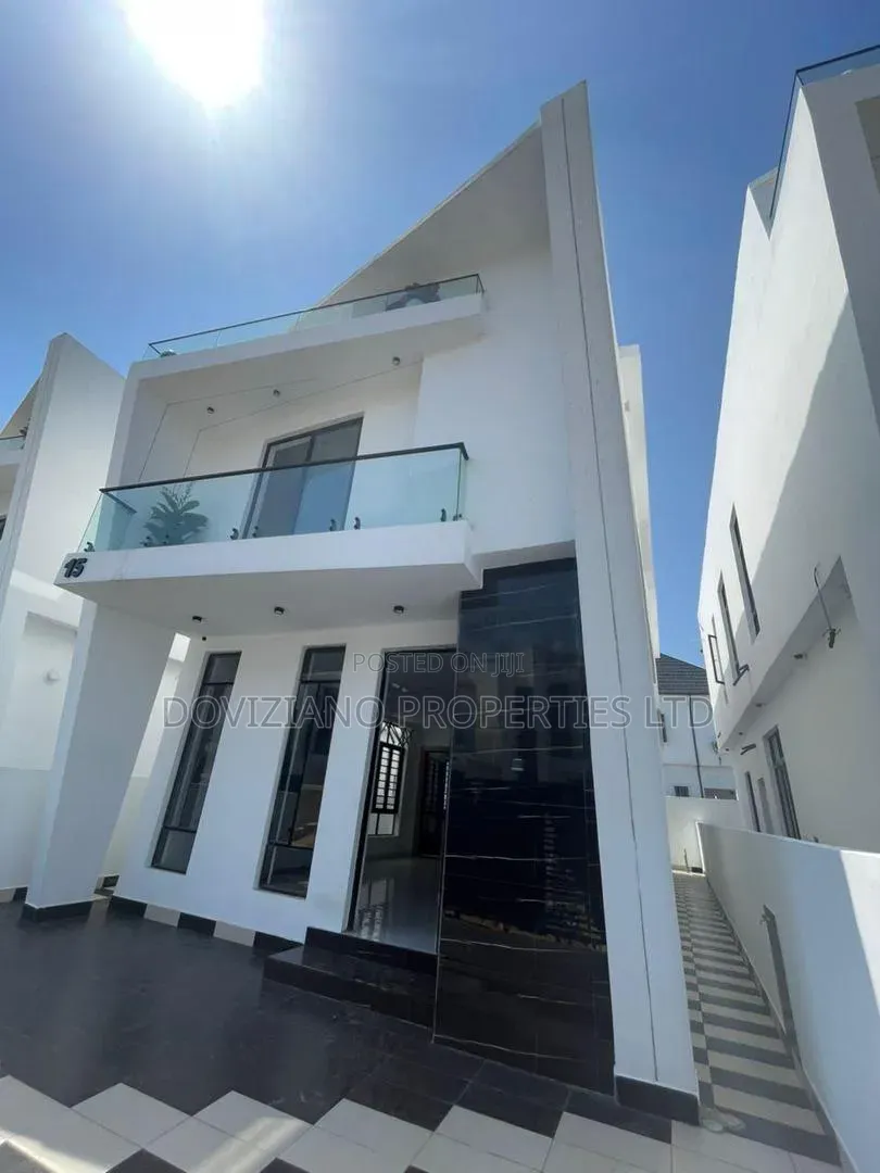 4bdrm Duplex in Chevron for sale in Chevron