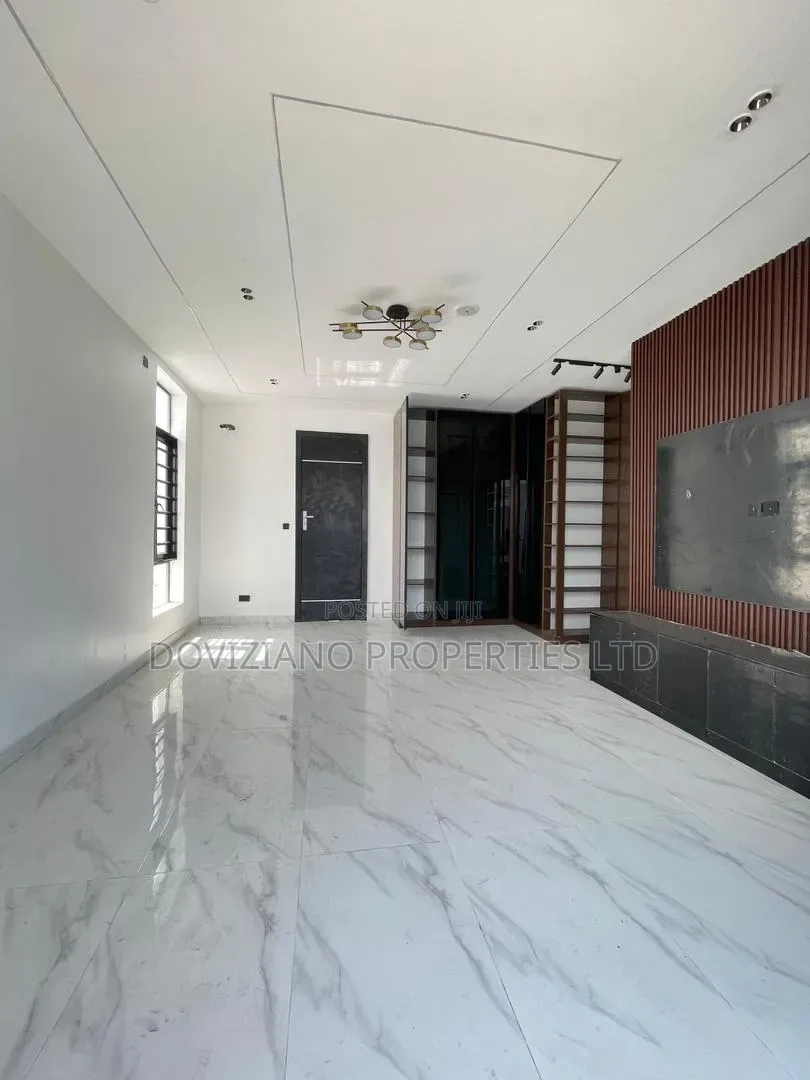 4bdrm Duplex in Chevron for sale in Chevron