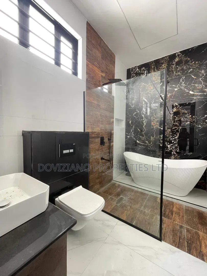 4bdrm Duplex in Chevron for sale in Chevron