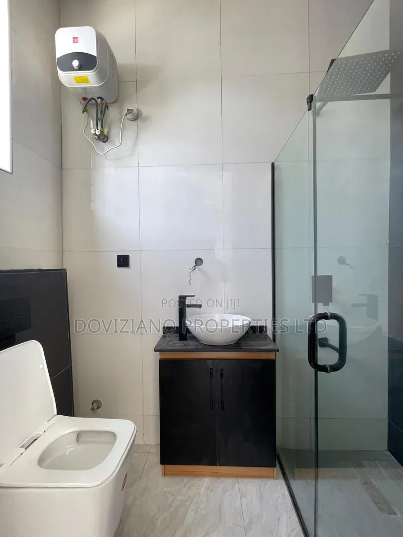 4bdrm Duplex in Chevron for sale in Chevron