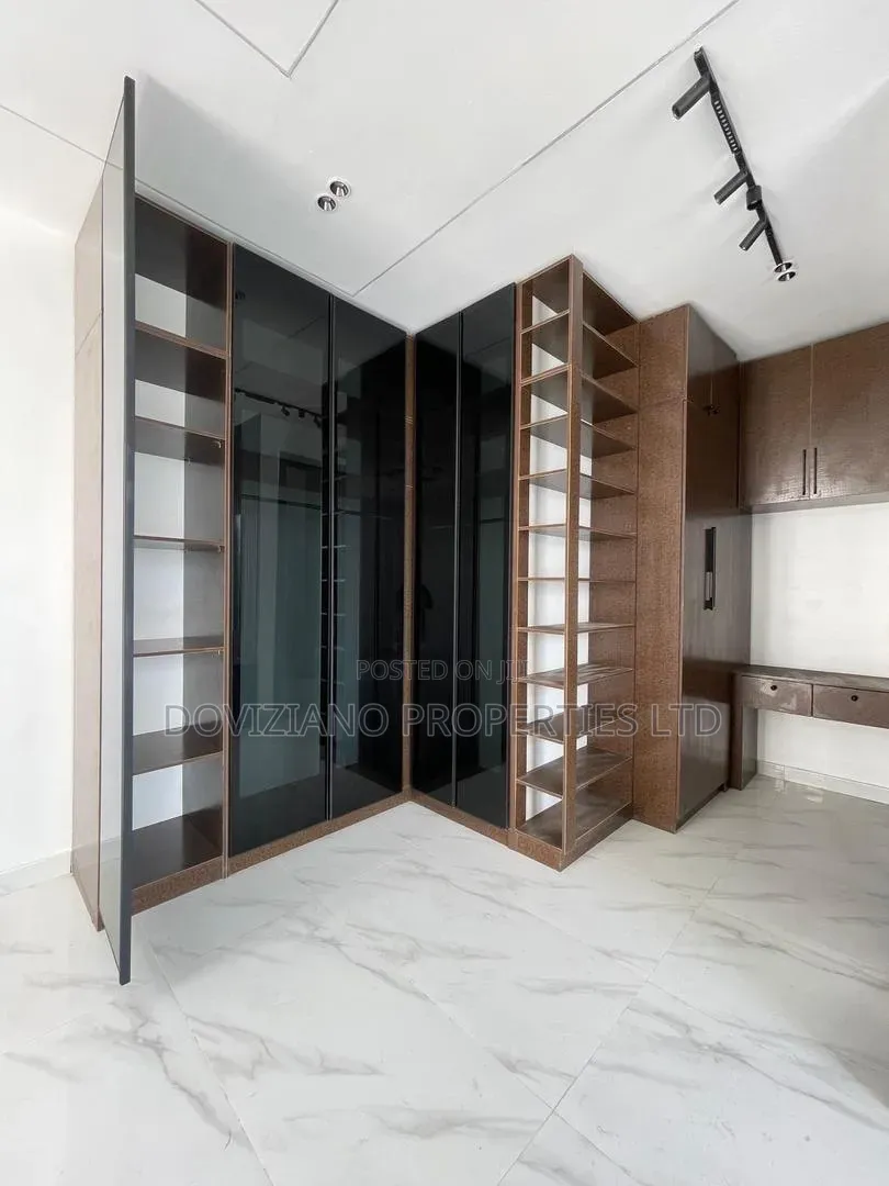 4bdrm Duplex in Chevron for sale in Chevron