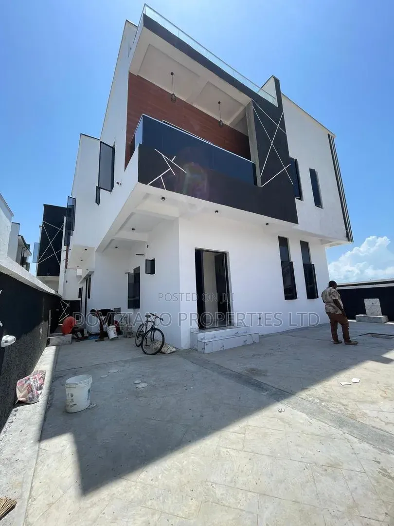 5bdrm Duplex in Ikota for sale in Ikota