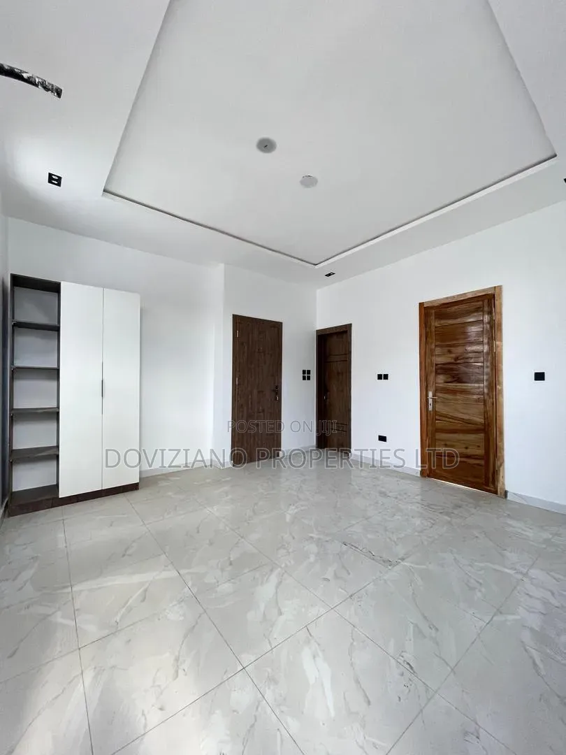 4bdrm Duplex in Chevron for sale in Chevron
