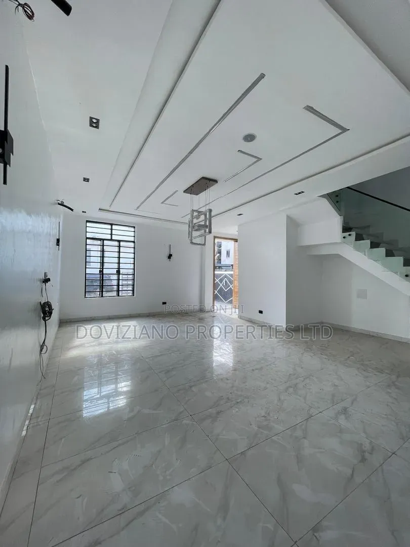 4bdrm Duplex in Chevron for sale in Chevron