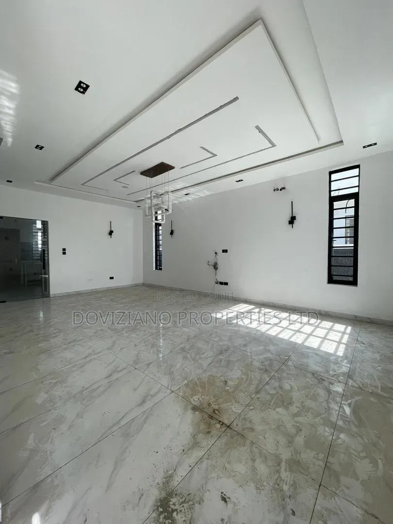 4bdrm Duplex in Chevron for sale in Chevron