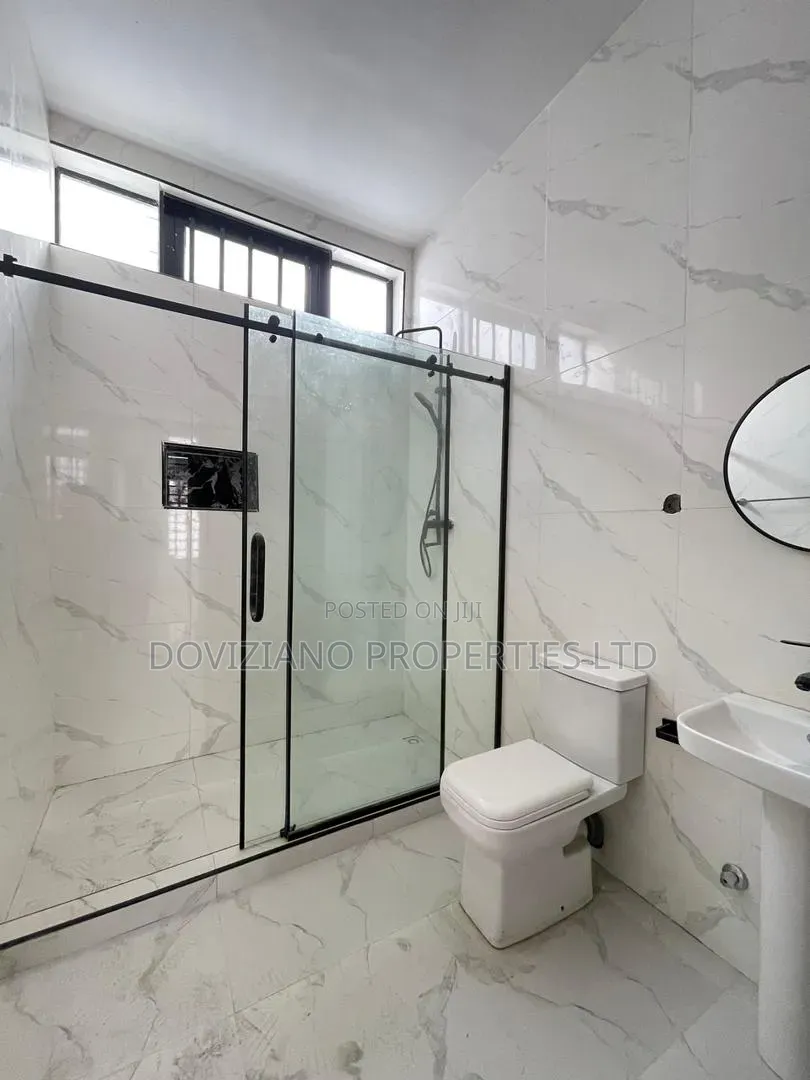 4bdrm Duplex in Chevron for sale in Chevron