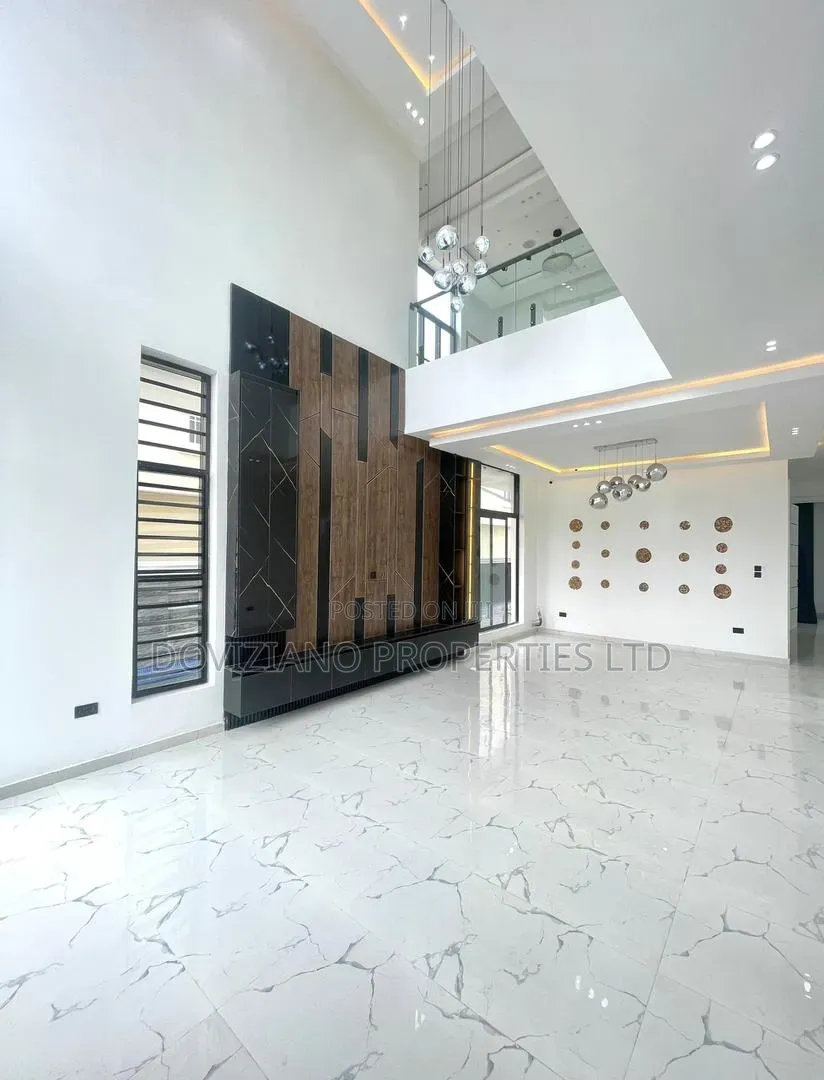 5bdrm Duplex in Ikota for sale in Ikota