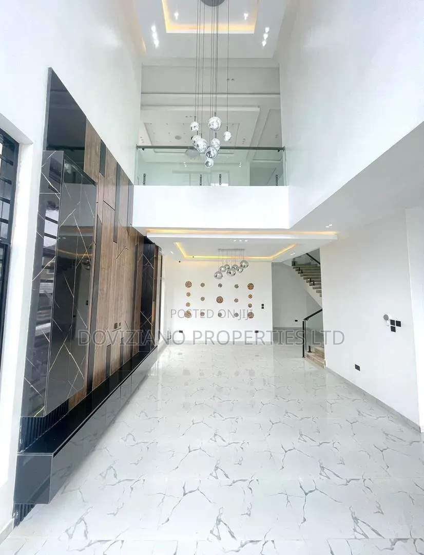5bdrm Duplex in Ikota for sale in Ikota
