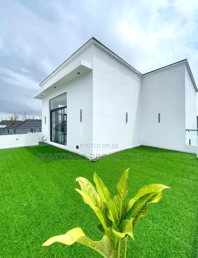 5bdrm Duplex in Ikota for sale in Ikota