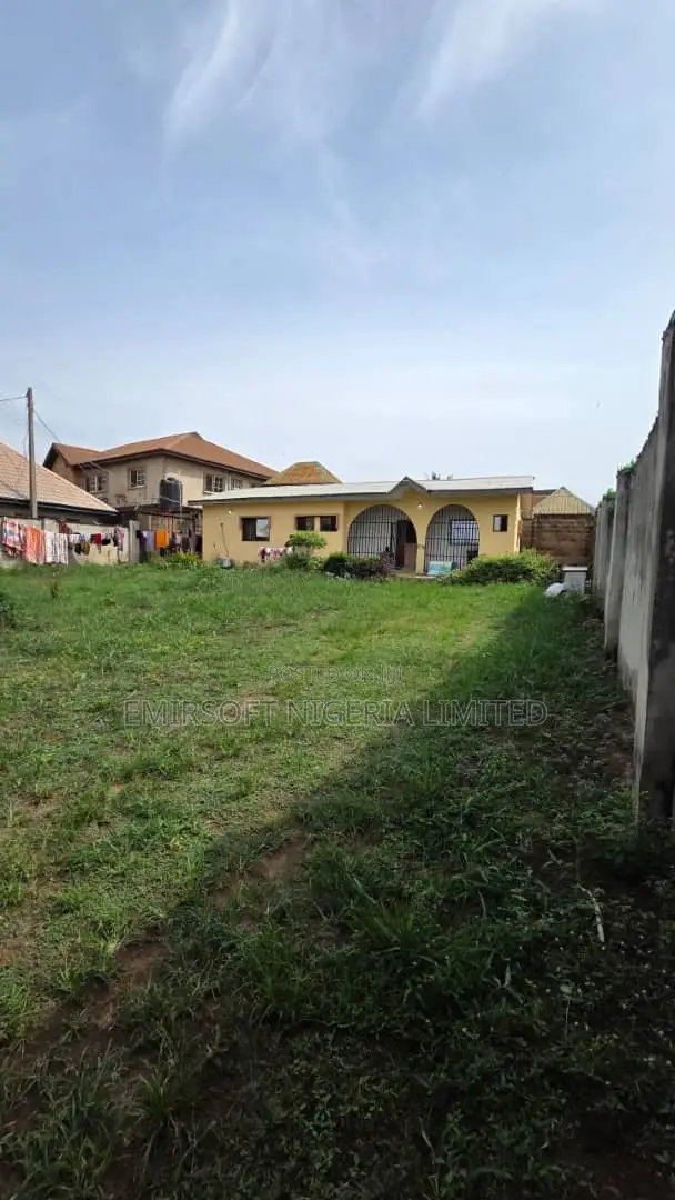 A Fenced and Gated 603sqm Land With a 2-Bedroom Boys Quarters for Sale in Akala Express