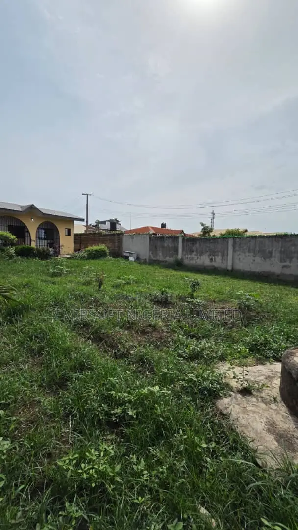 A Fenced and Gated 603sqm Land With a 2-Bedroom Boys Quarters for Sale in Akala Express