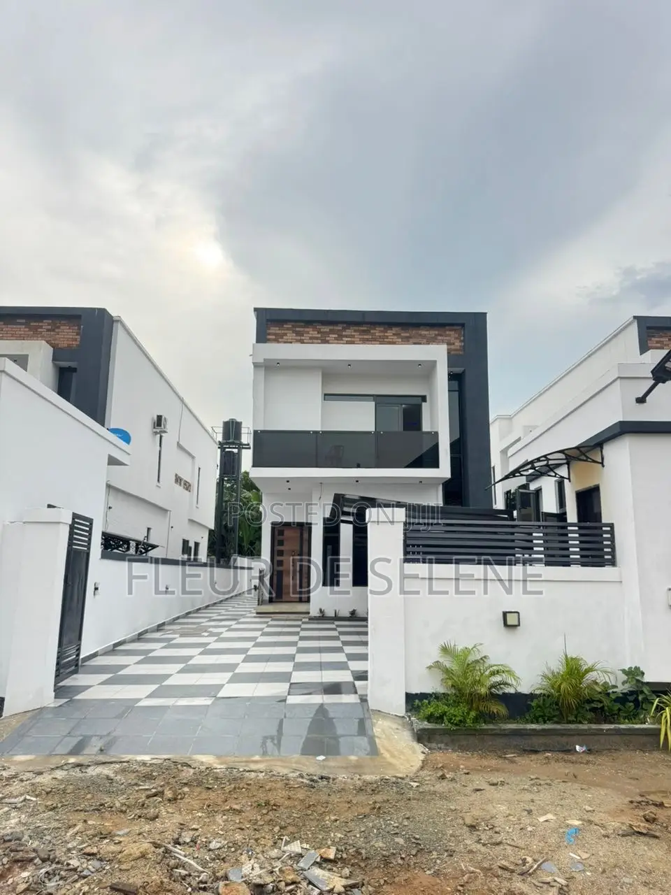4bdrm Duplex in Eliozu for sale in Eliozu