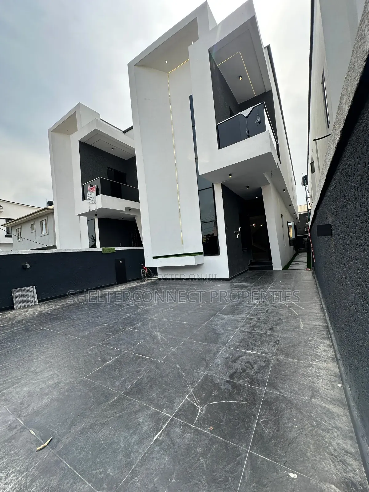 5bdrm Duplex in Ado / Ajah for sale in Ado / Ajah