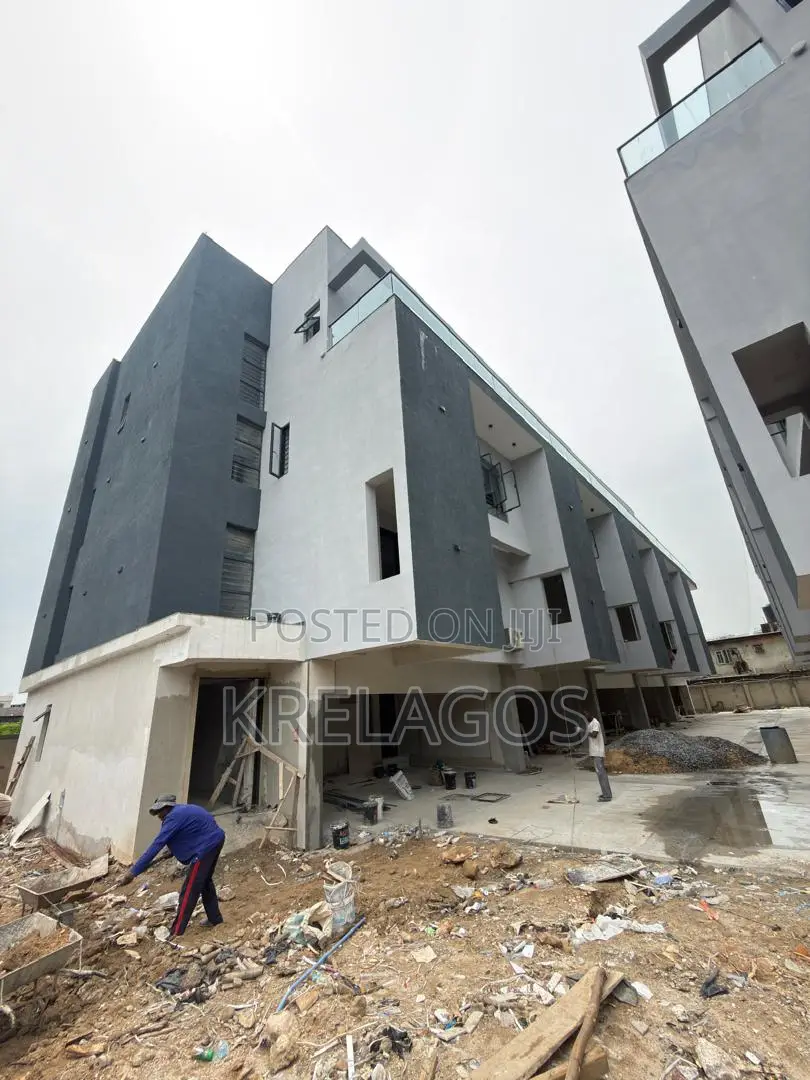4bdrm Duplex in Akin Adesola for sale in Akin Adesola