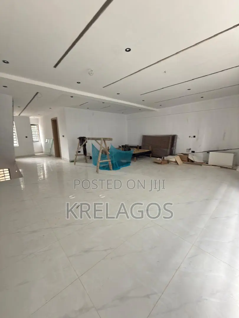 4bdrm Duplex in Akin Adesola for sale in Akin Adesola