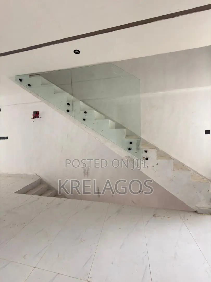 4bdrm Duplex in Akin Adesola for sale in Akin Adesola