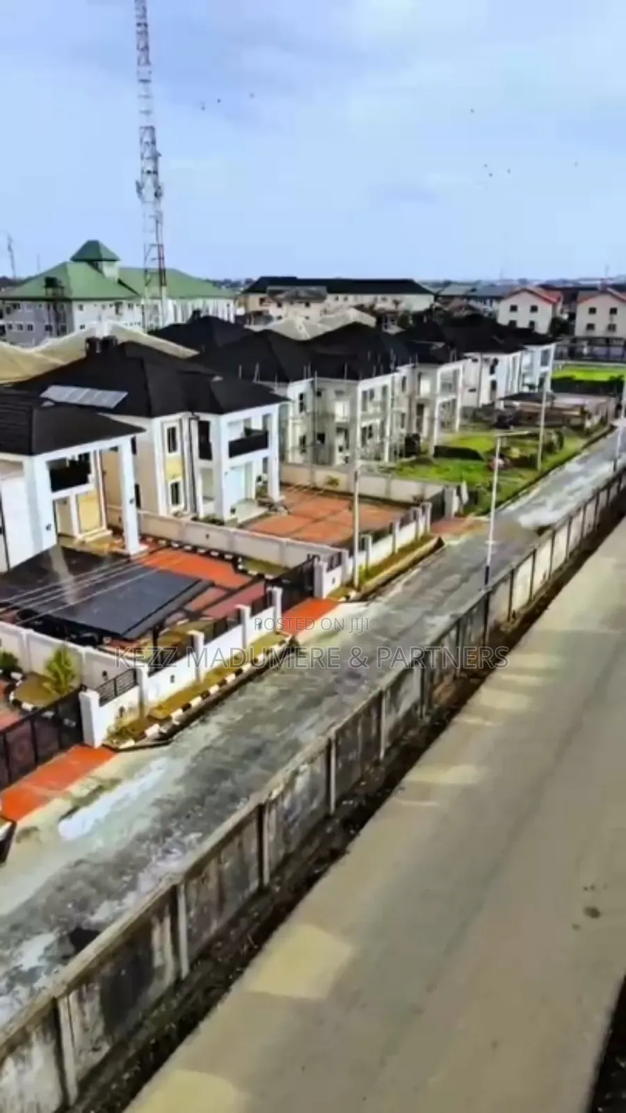 5bdrm Duplex in Gated Estate, Off for sale in East West Road