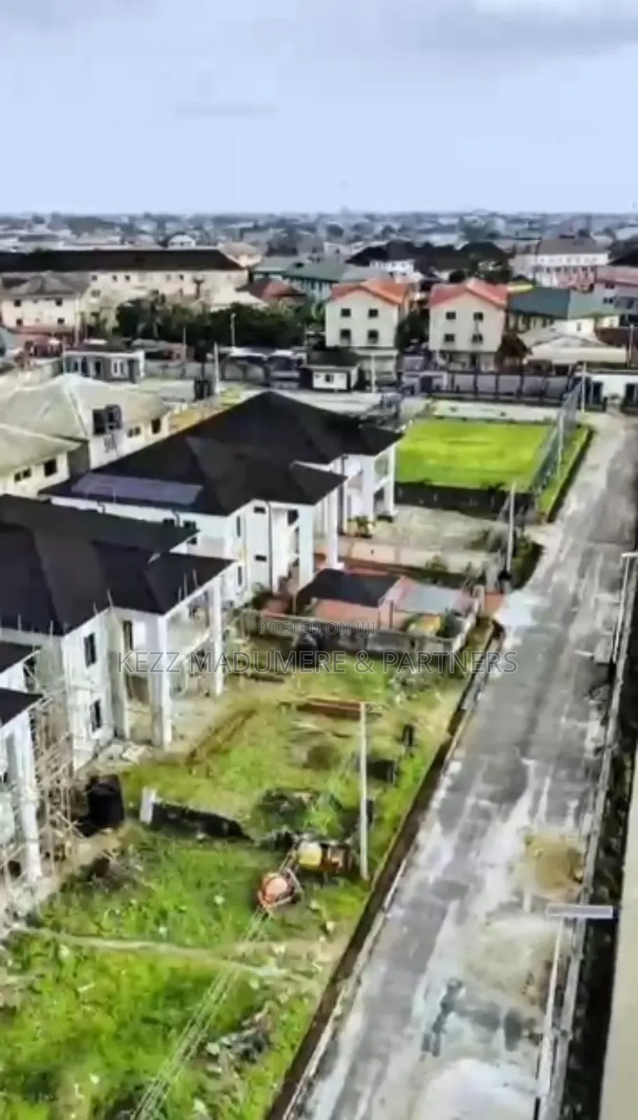 5bdrm Duplex in Gated Estate, Off for sale in East West Road