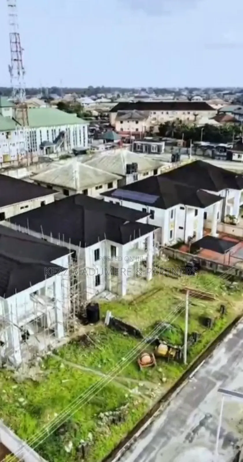 5bdrm Duplex in Gated Estate, Off for sale in East West Road