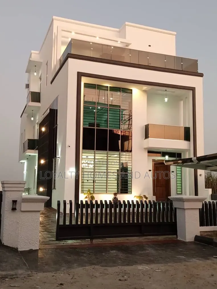 5bdrm House in Megamond Estate, Ikota for sale in Ikota