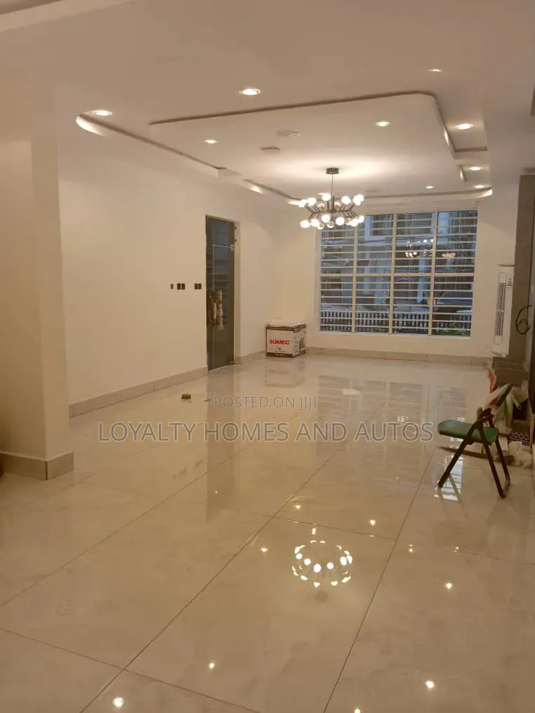 5bdrm House in Megamond Estate, Ikota for sale in Ikota