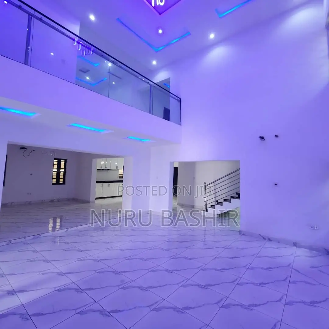 5bdrm Duplex in Malami Estate for sale in Oluyole Estate