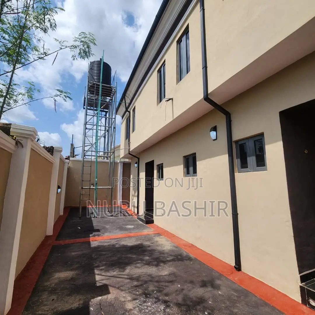 5bdrm Duplex in Malami Estate for sale in Oluyole Estate