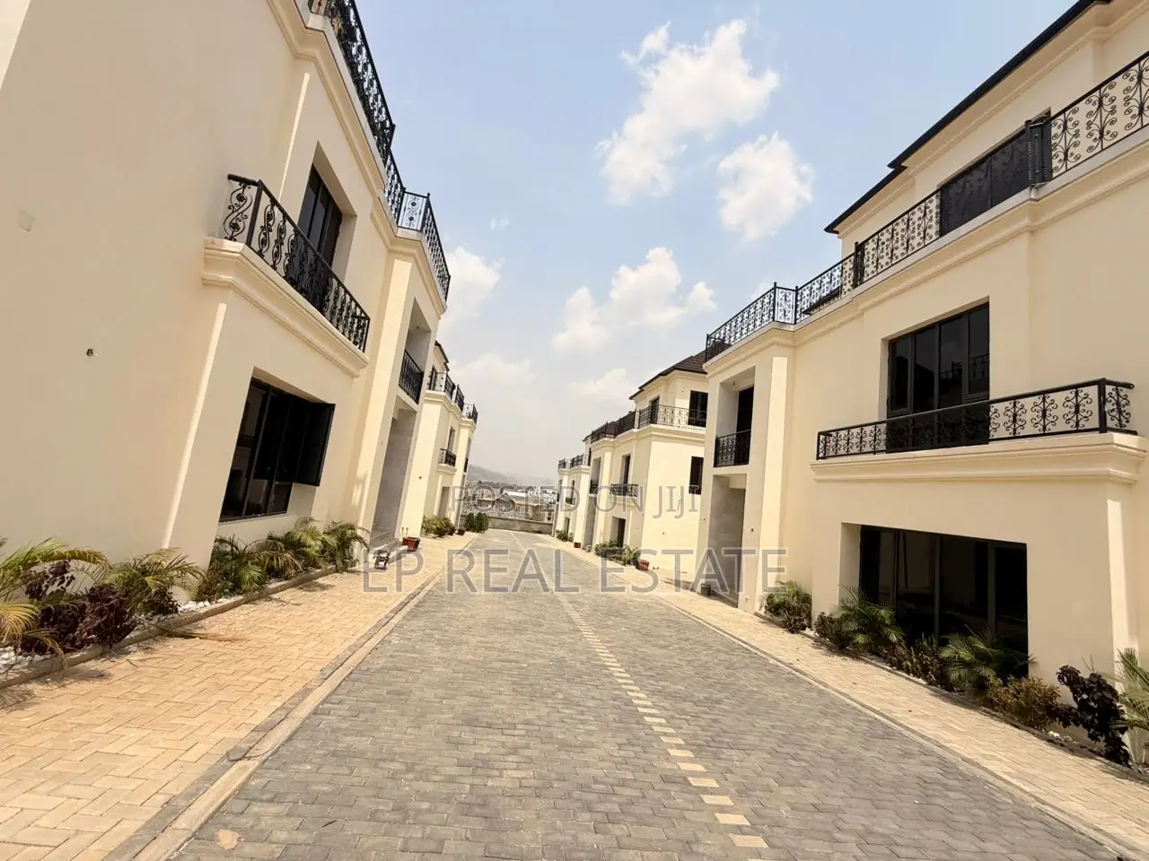 5bdrm Duplex in Katampe Extension for sale in Katampe Extension