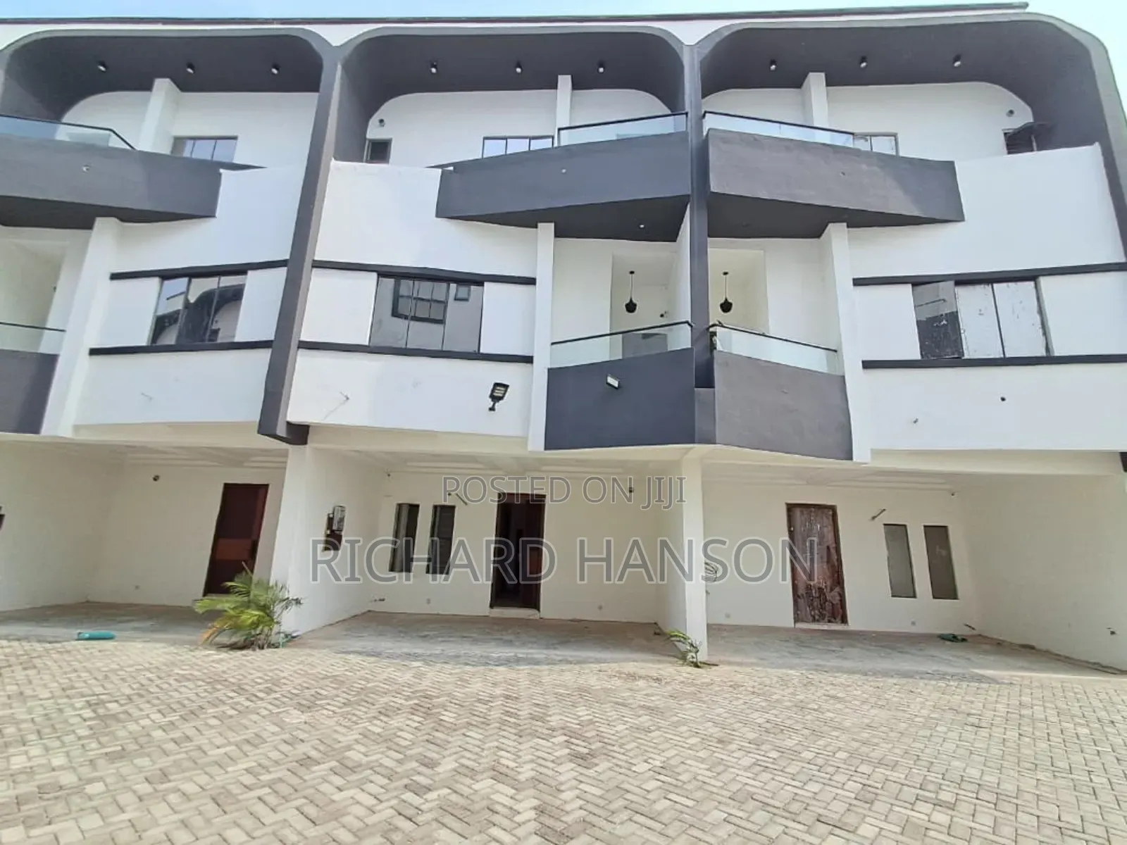 4bdrm Duplex in Serviced Estate B4, Lekki Phase 2 for rent in Lekki Phase 2