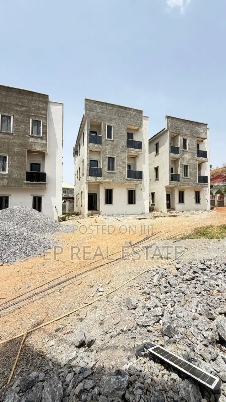 4bdrm Duplex in Apo Resettlement for sale in Apo Resettlement