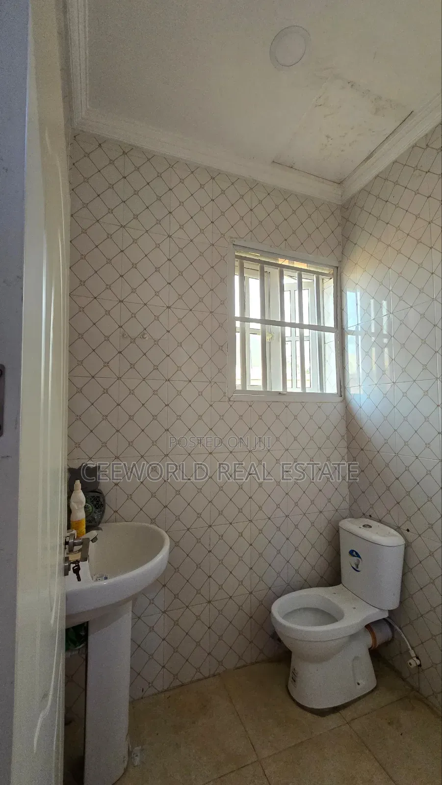 1bdrm Apartment in Kolapo Ishola Gra, Akobo for rent in Akobo