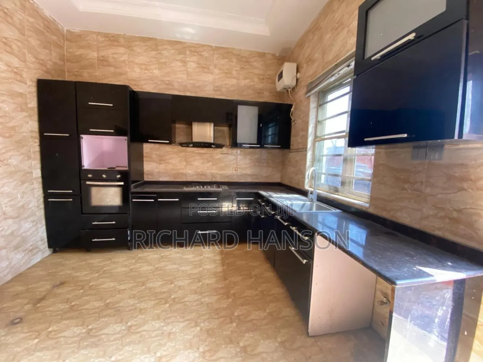 3bdrm Duplex in Secured Estate, Lekki Phase 2 for rent in Lekki Phase 2