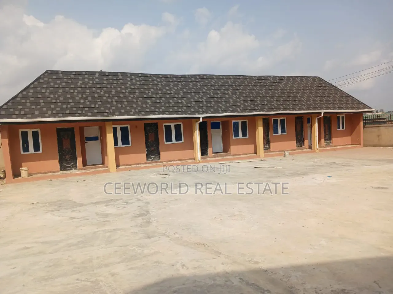 600sqm Along Lagos Ibadan Express Way in CHallenge / Ibadan
