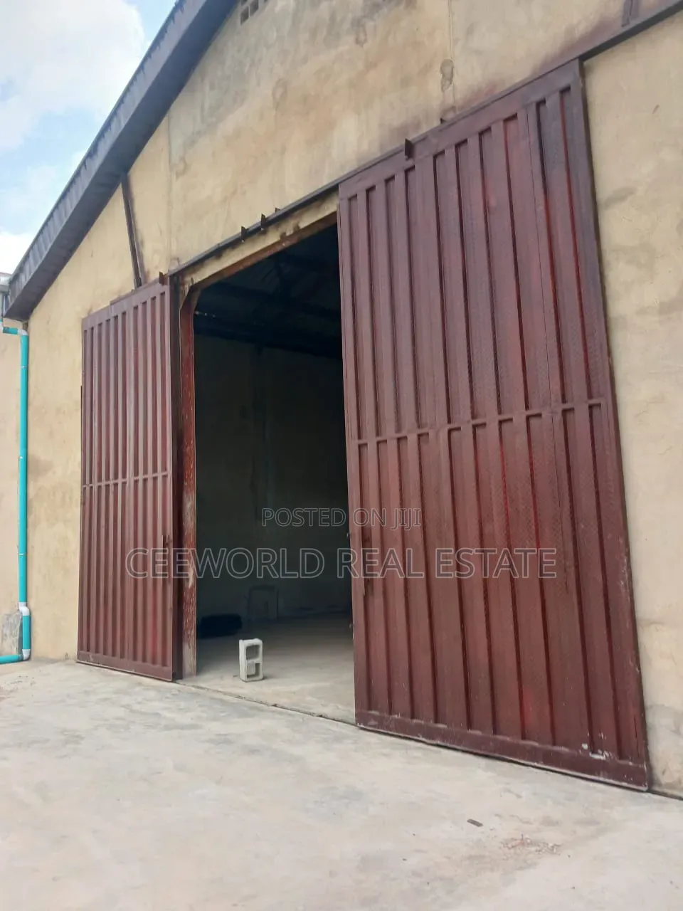 600sqm Along Lagos Ibadan Express Way in CHallenge / Ibadan