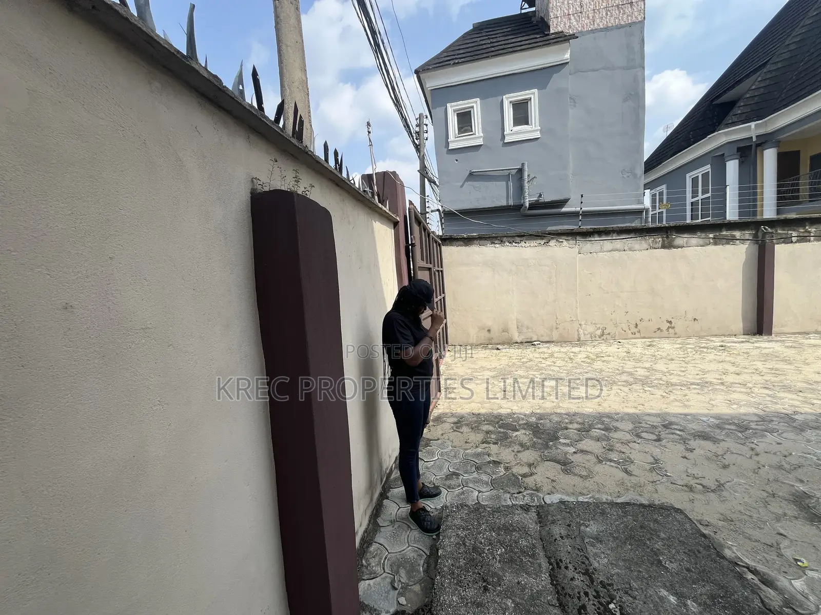 2bdrm Block of Flats in Otunda Estate, Obio-Akpor for sale in Obio-Akpor