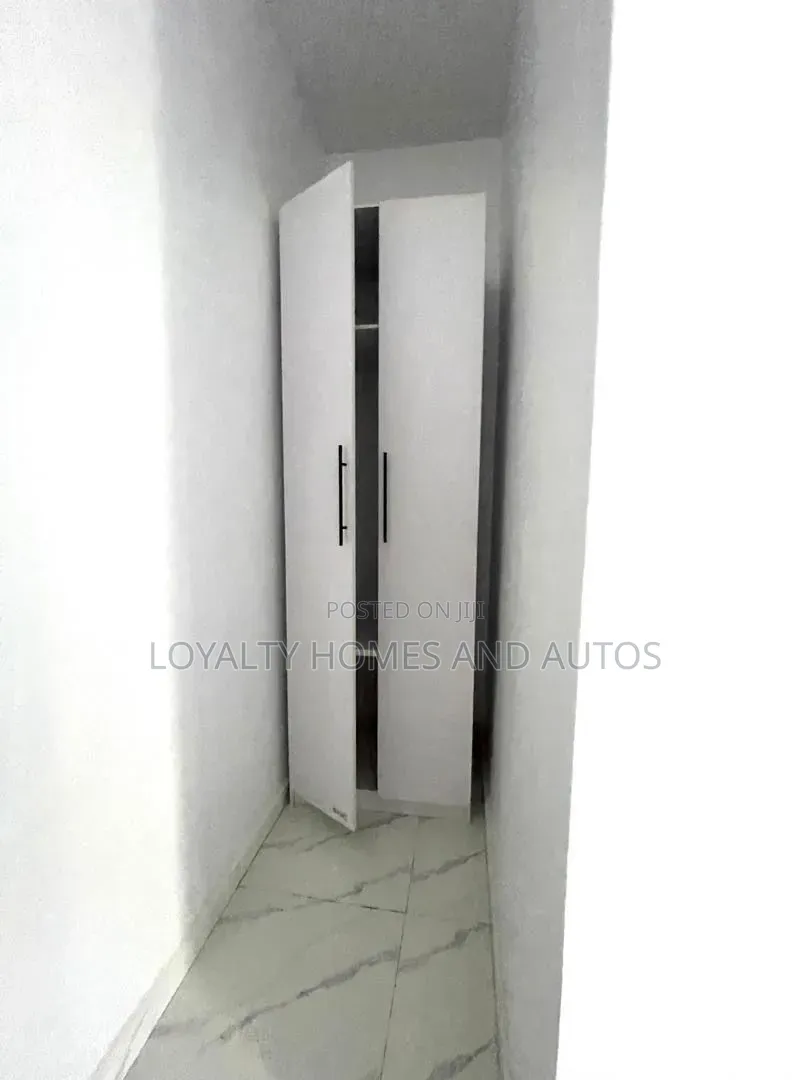 5bdrm House in Megamond Estate, Ikota for sale in Ikota