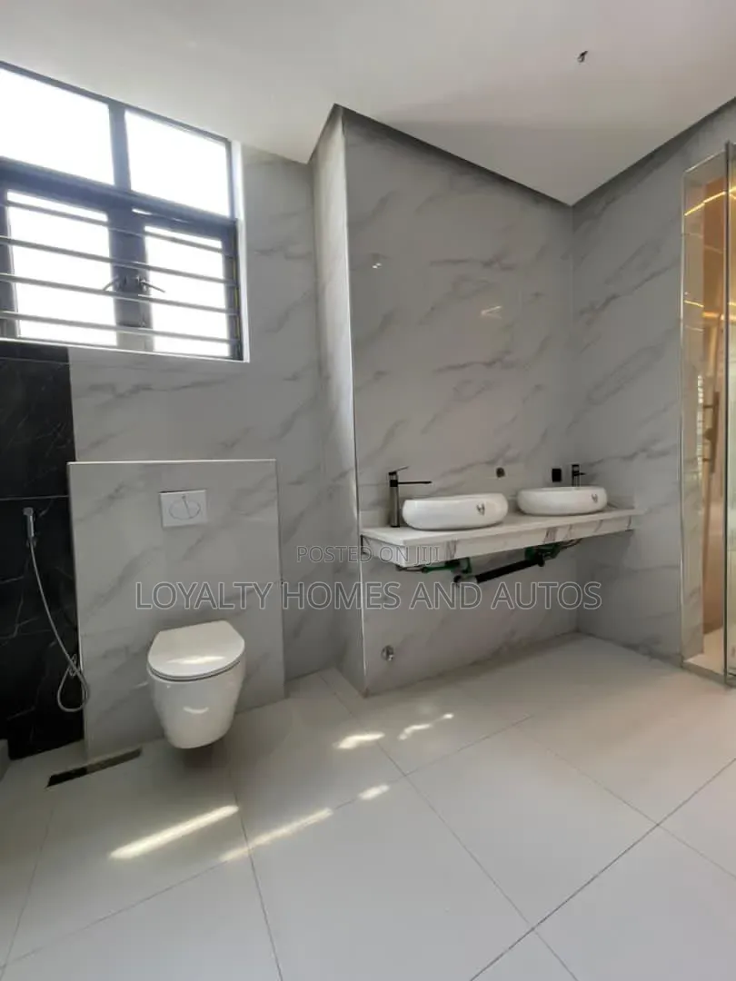 5bdrm House in Megamond Estate, Ikota for sale in Ikota
