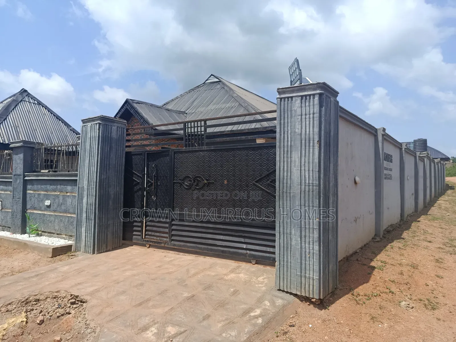 10 Rooms With Guest House For Sale in Ibadan