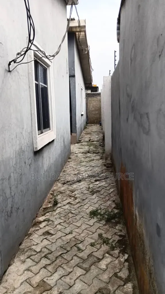 1bdrm Block of Flats in Epe for sale in Epe