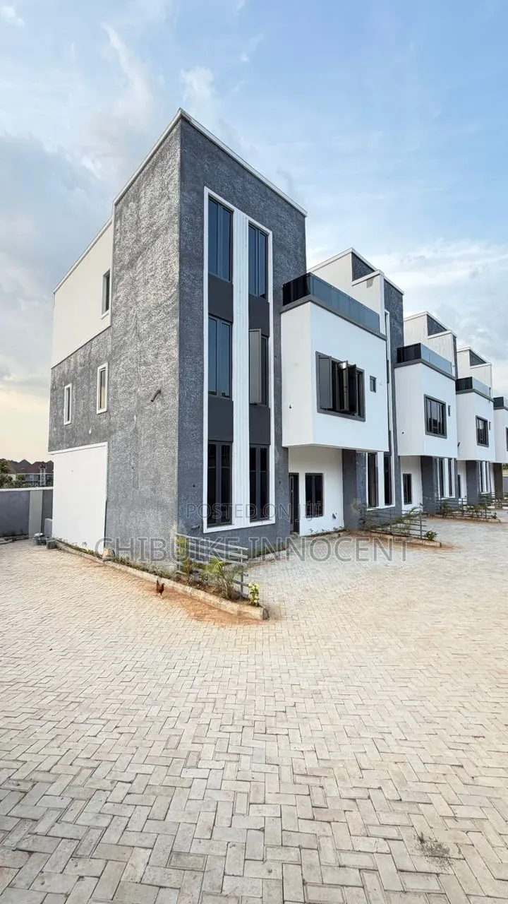5 Bedroom Terrace Duplex Apartment in Apo Resettlement in Apo District