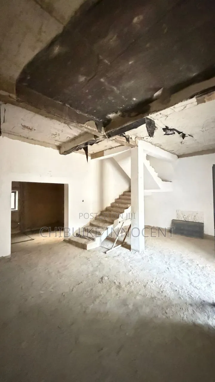5 Bedroom Terrace Duplex Apartment in Apo Resettlement in Apo District